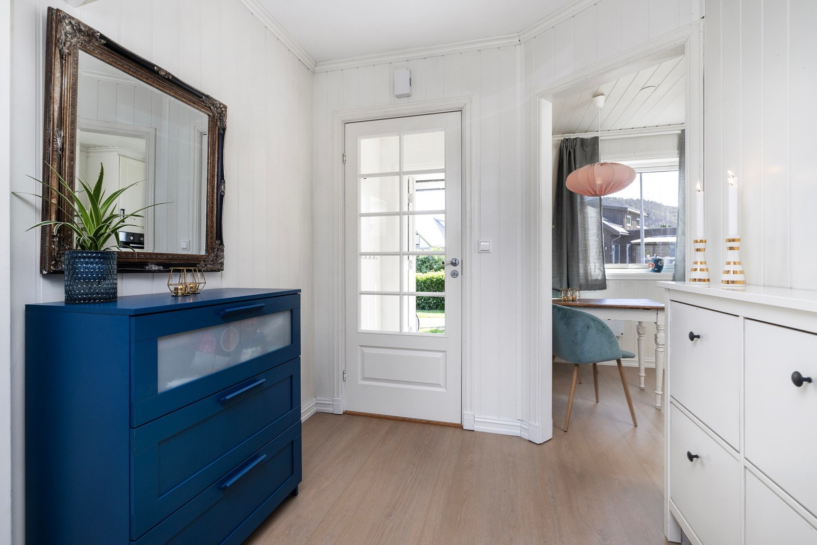 Gang med plass til oppbevaring. Galleribilde