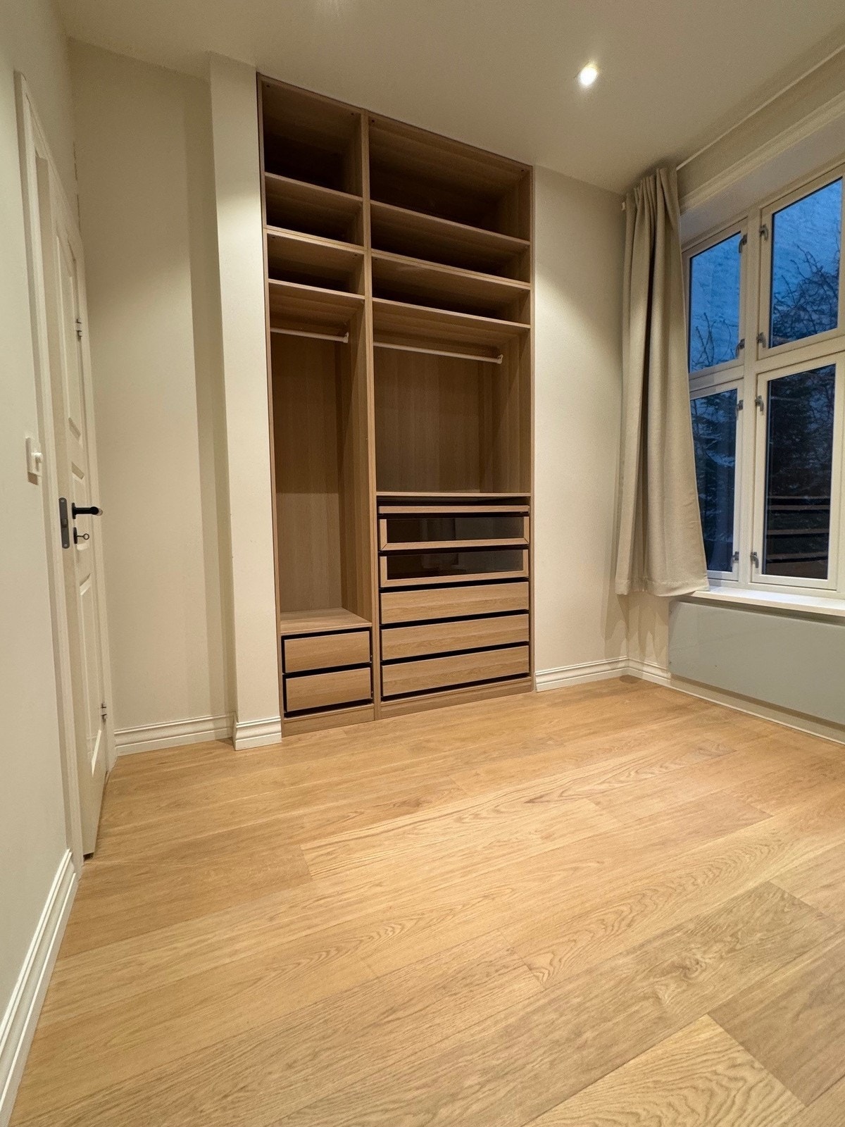 Garderobeløsning hovedsoverom Galleribilde