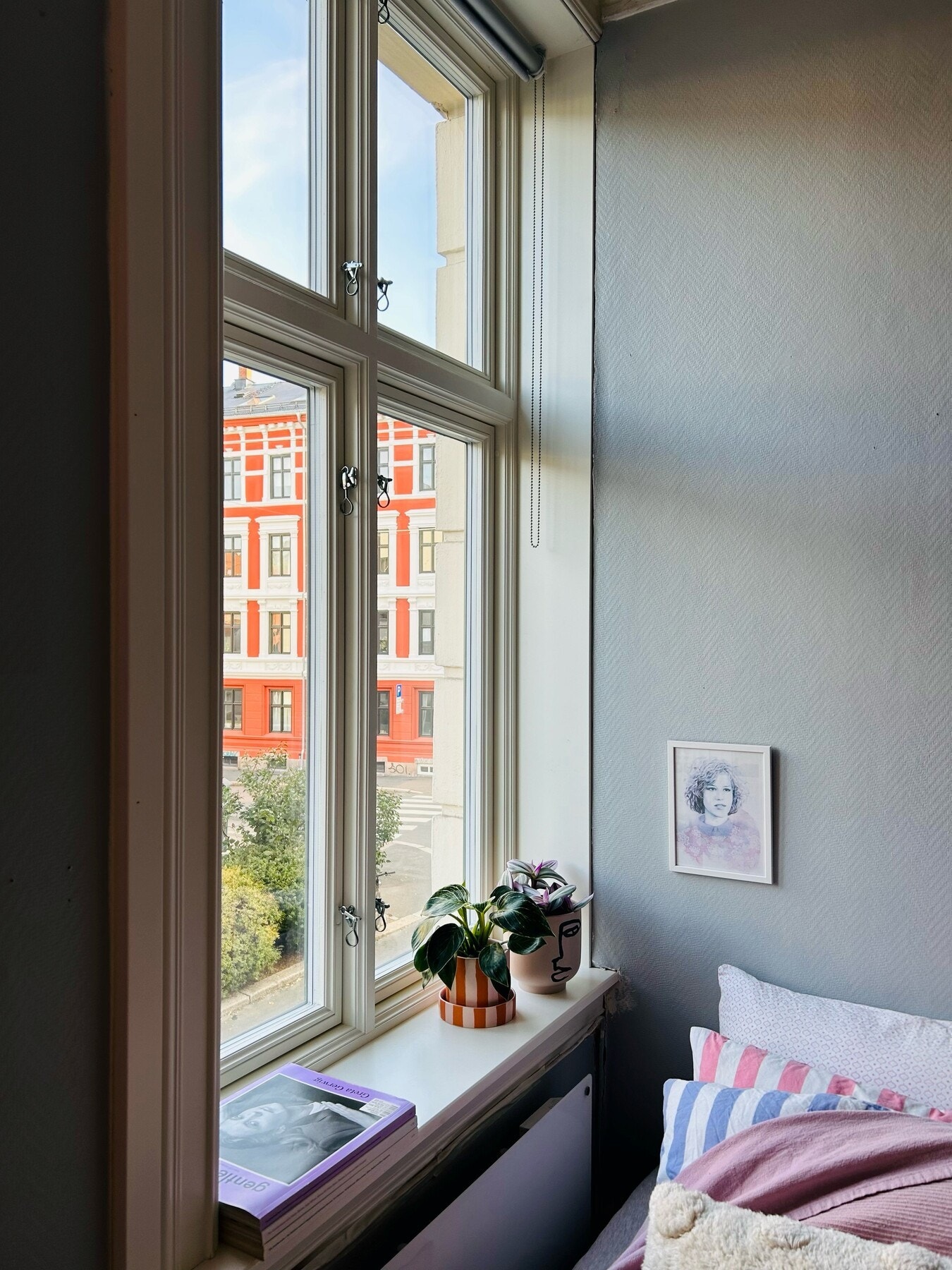 Flott med dype vinduskarmer. Selgers bilde. Galleribilde