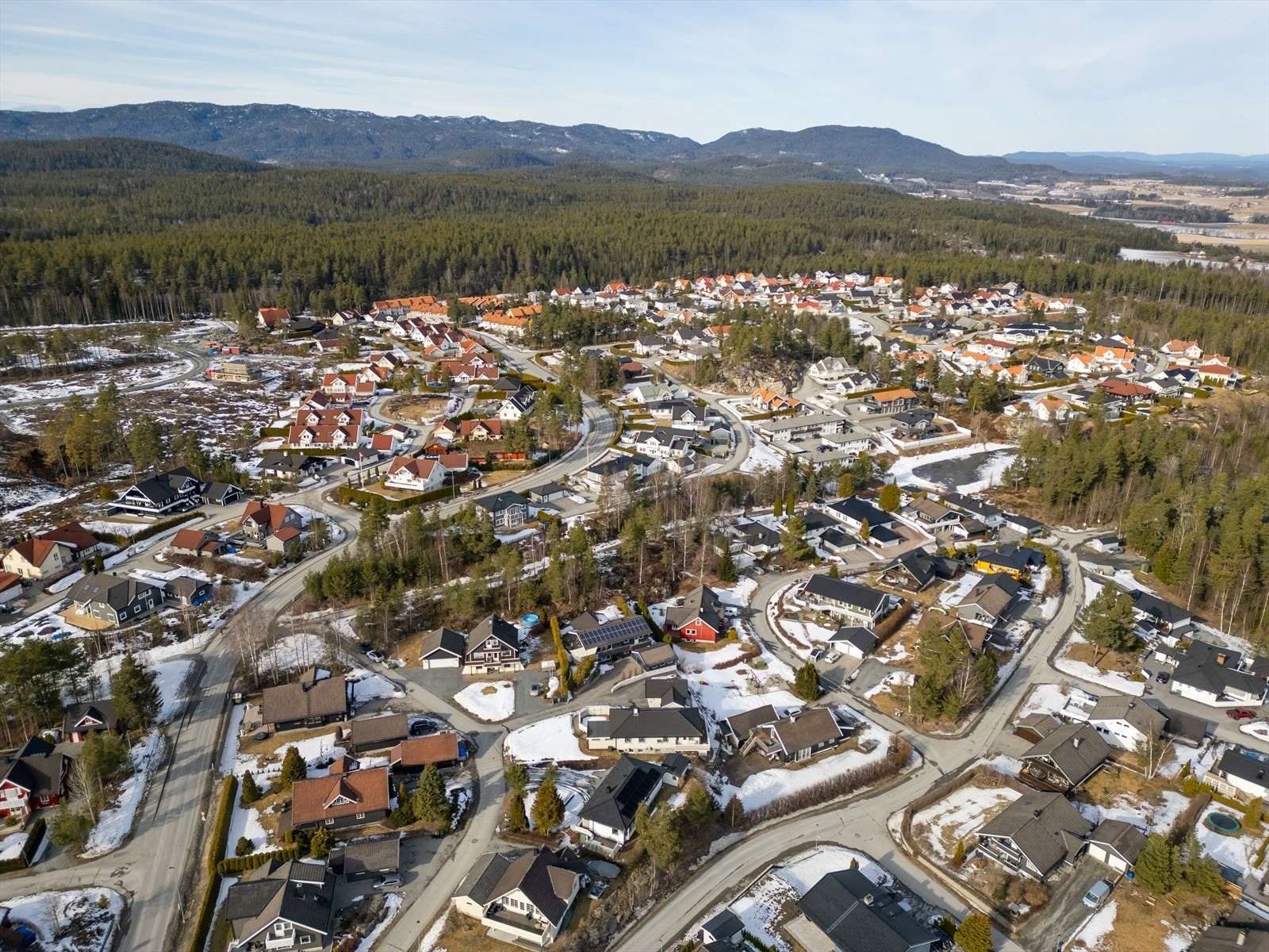 Kort vei til helårs turmuligheter med flott skogsterreng på sommeren og oppkjørte skiløyper på vinteren Galleribilde