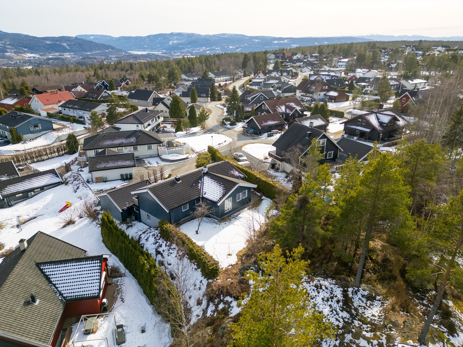 Barnevennlig nabolag med kort vei til bussholdeplass Galleribilde