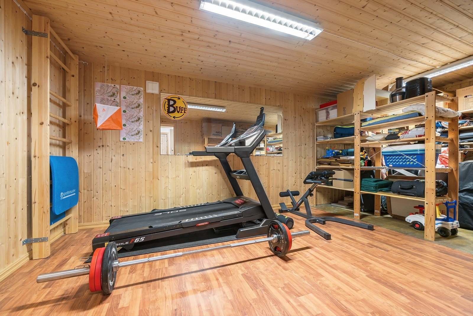 Påfølgende med treningsrom og mer oppbevaringsplass Galleribilde