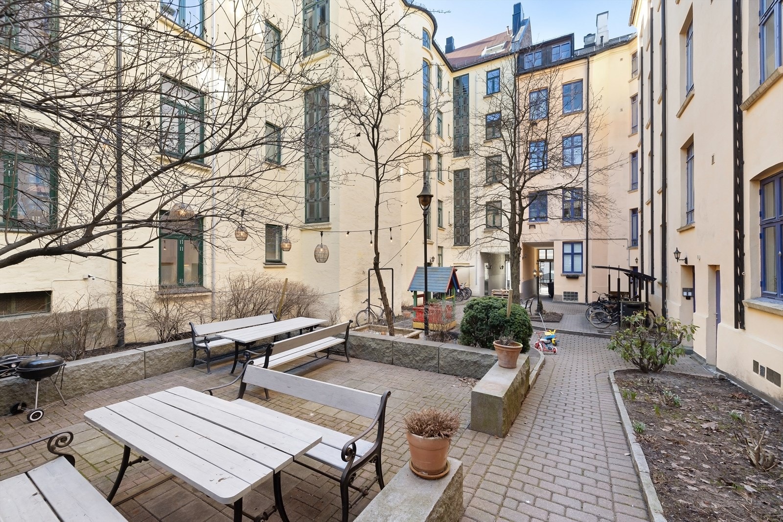 - Hyggelig skjermet bakgård - Galleribilde