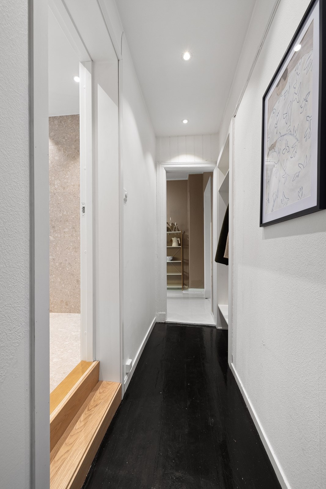 - Adkomst til badet fra entrèen - Galleribilde