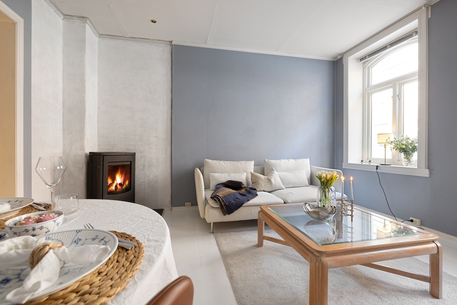 - Lyse fine flater og godt med lysinnslipp i stuen - Galleribilde