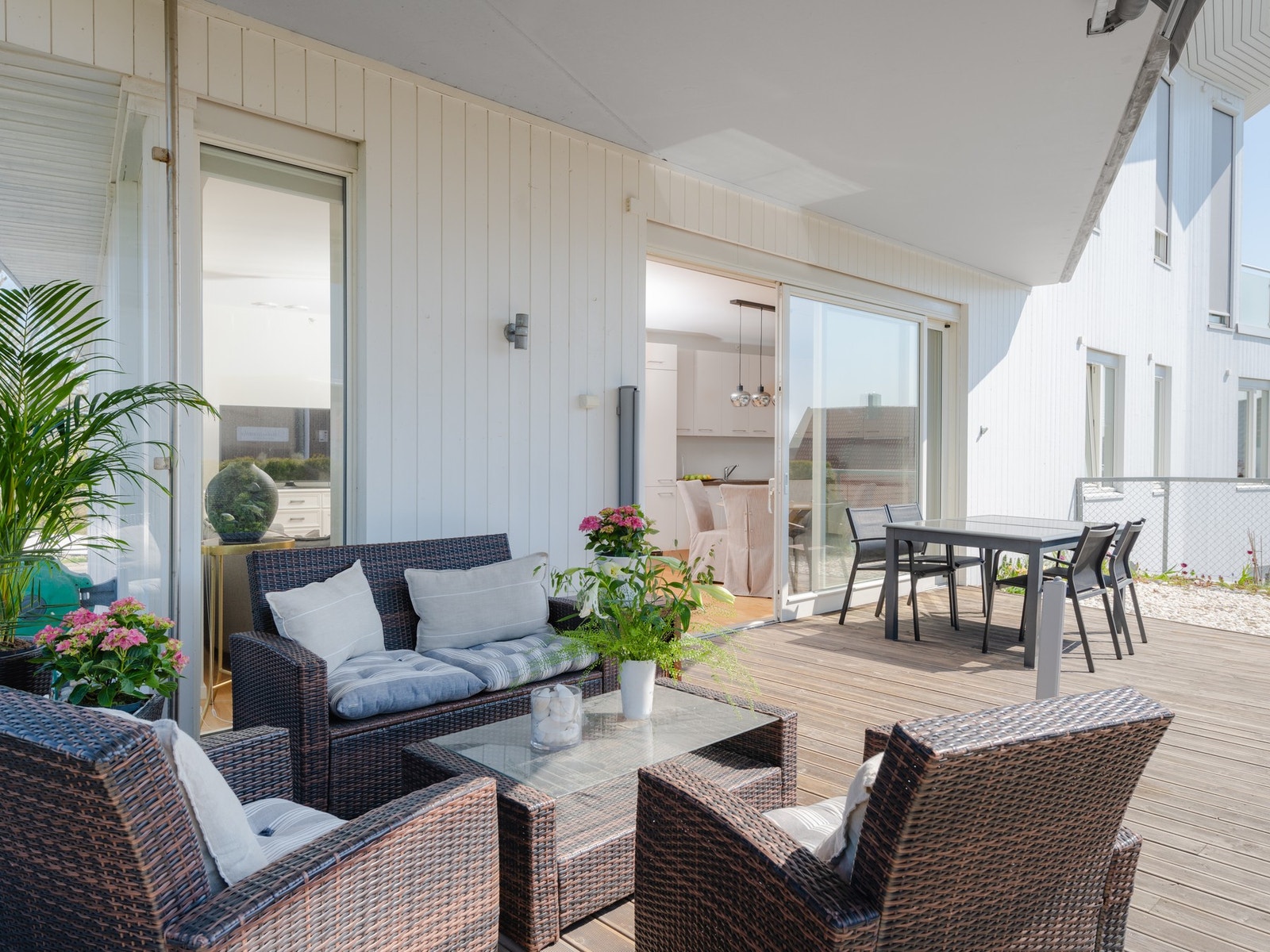 Fra stuen har man utgang til terrasse på ca. 50m². Galleribilde