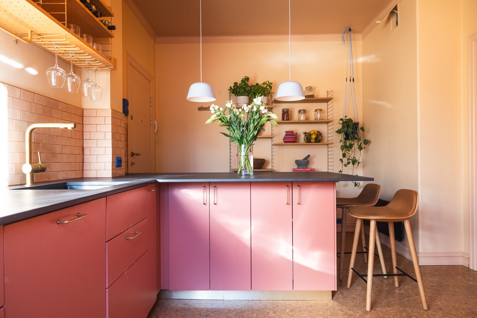 Hyggelig halvøy med sitteplasser. Galleribilde