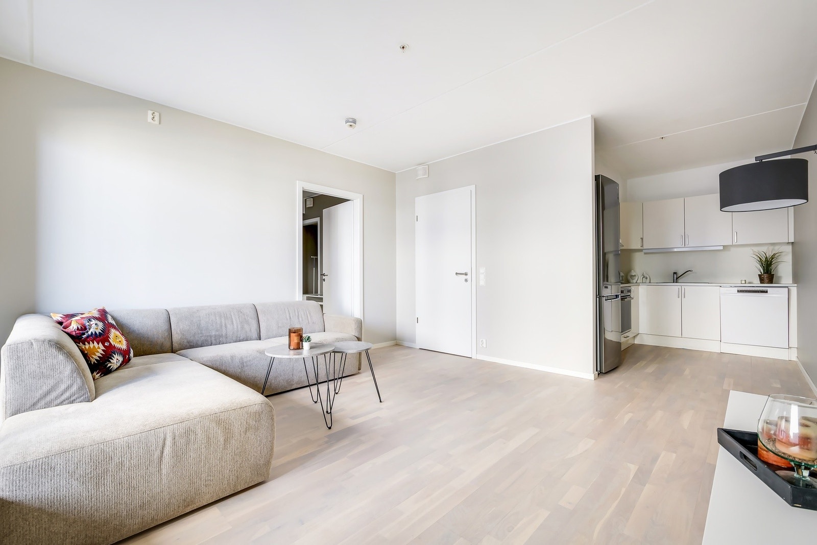 Stuens gode størrelse gir god plass til avslapning og sosialt samvær Galleribilde