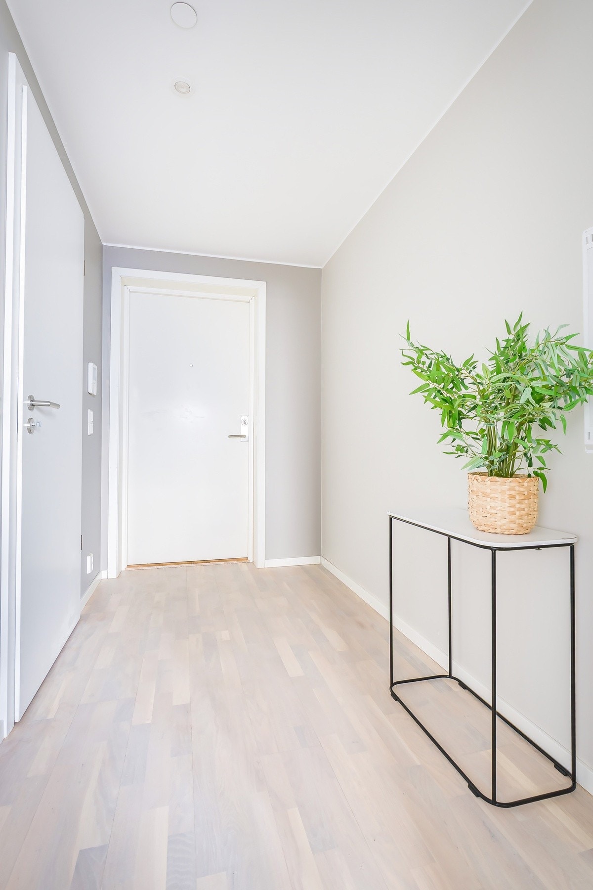 God plass for avheng av yttertøy og sko. Galleribilde