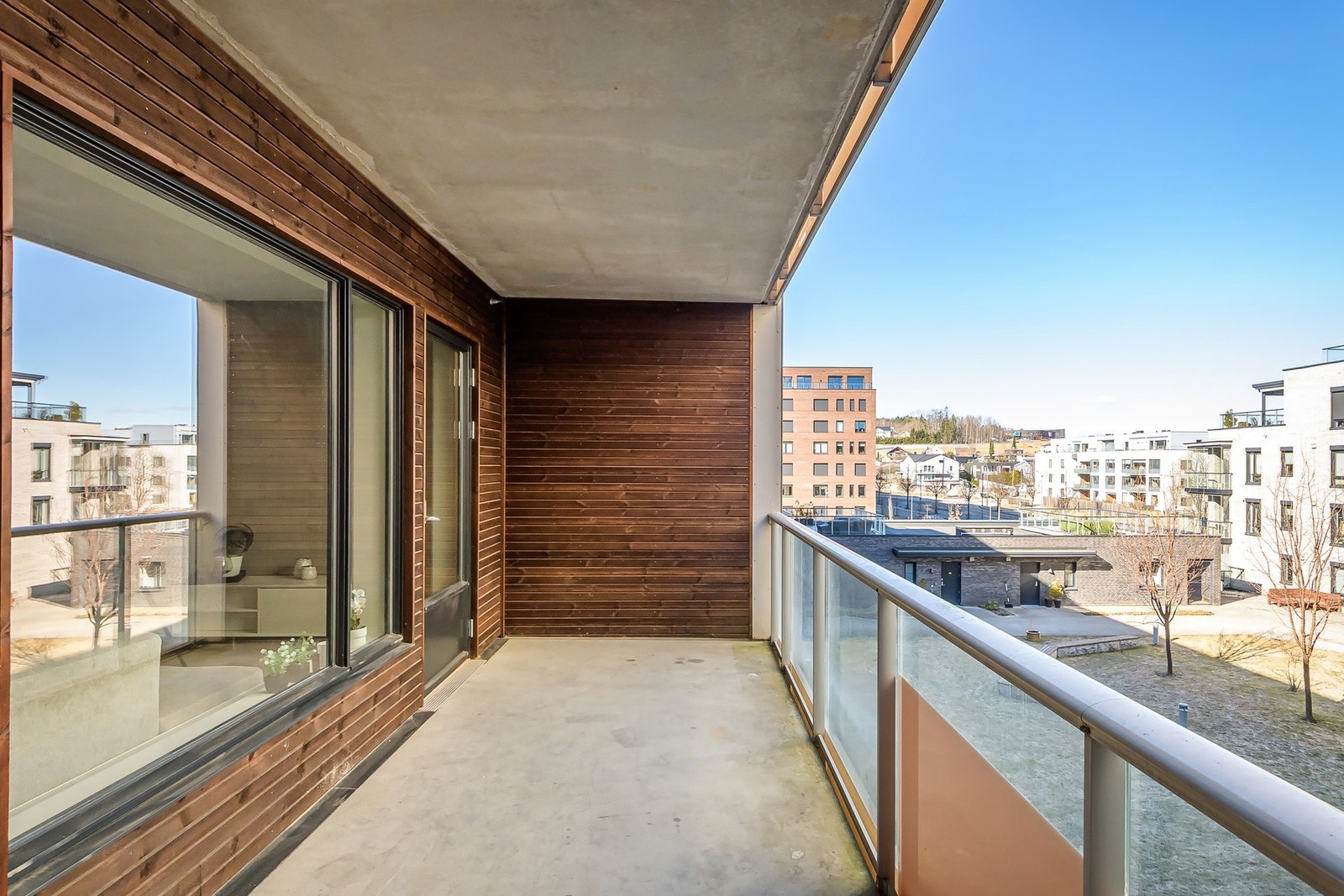 En lys og moderne 2-roms selveier fra 2018 med supersentral beliggenhet på Strømmen. Galleribilde