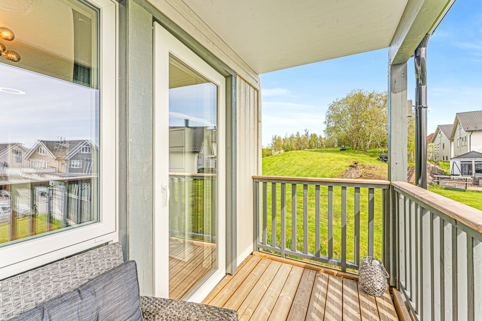 Leiligheten ligger pent til på enden av bygget med bedre sol- og utsiktsforhold. Galleribilde