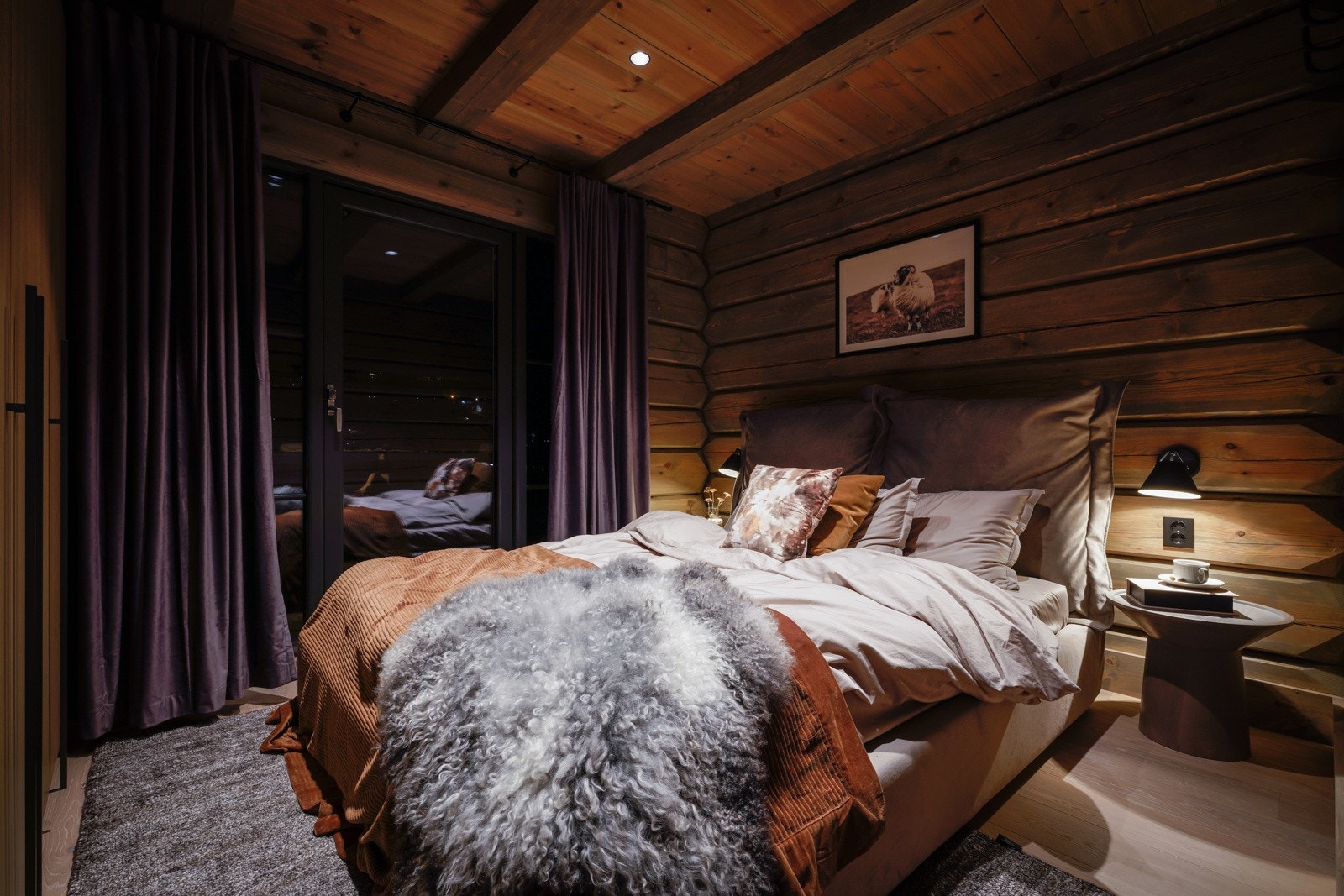 Soverom med plass til dobbeltseng. Galleribilde