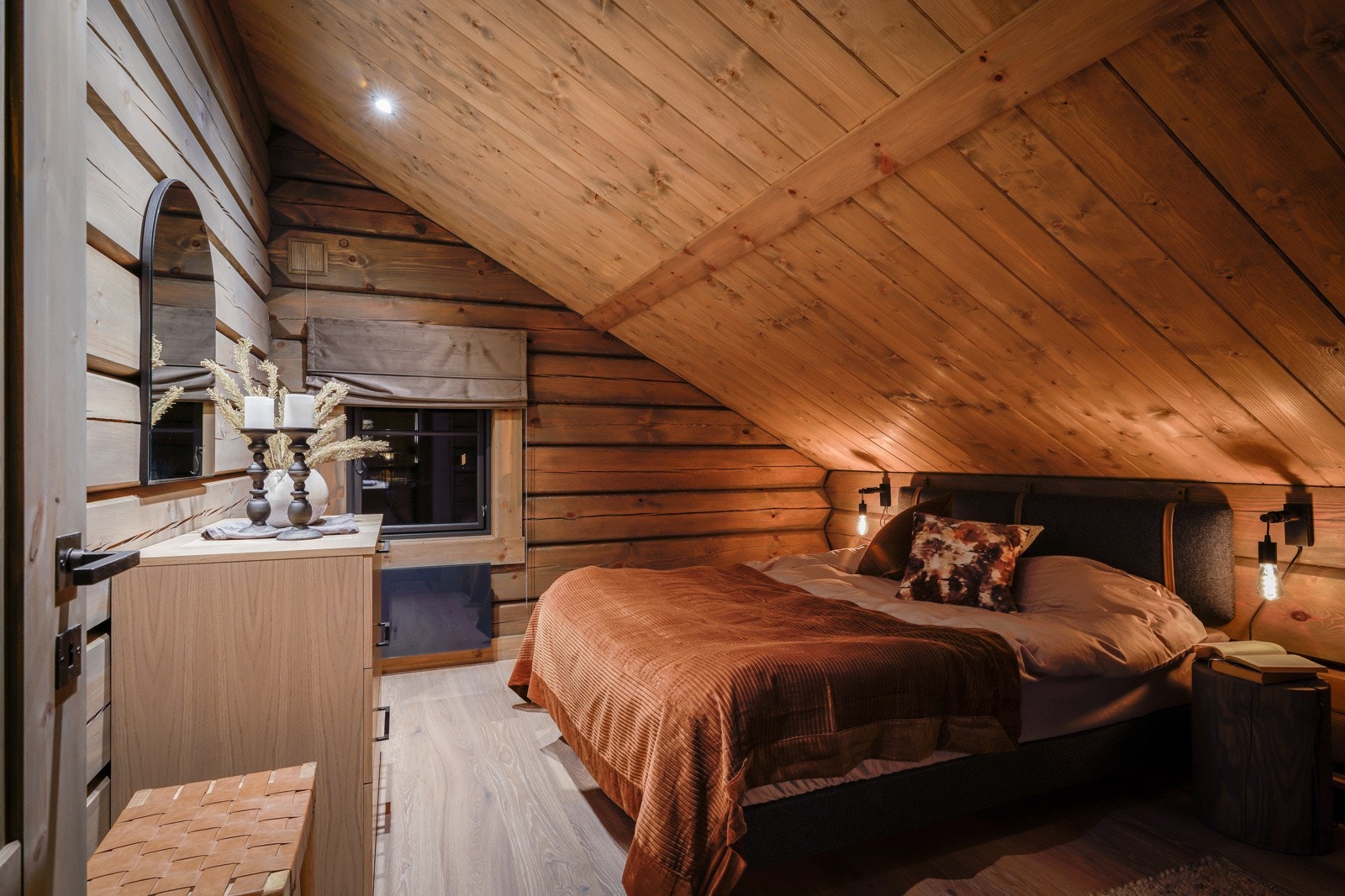 Soverom med plass til dobbeltseng. Galleribilde