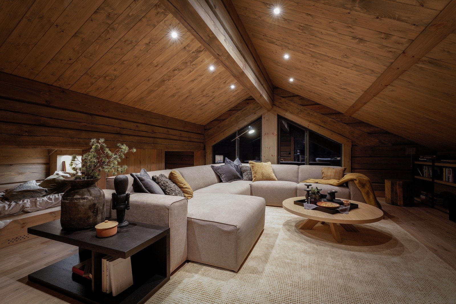 Koselig hemsrom med sofagruppe og tilhørende møbler. Galleribilde