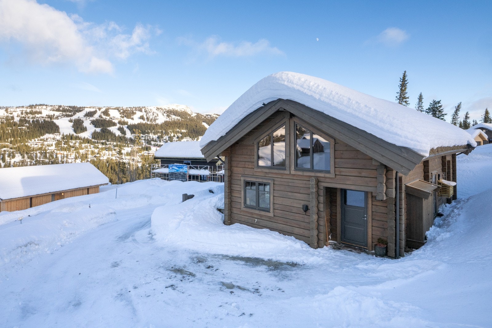 Koselig takoverbygd inngangsparti. Galleribilde