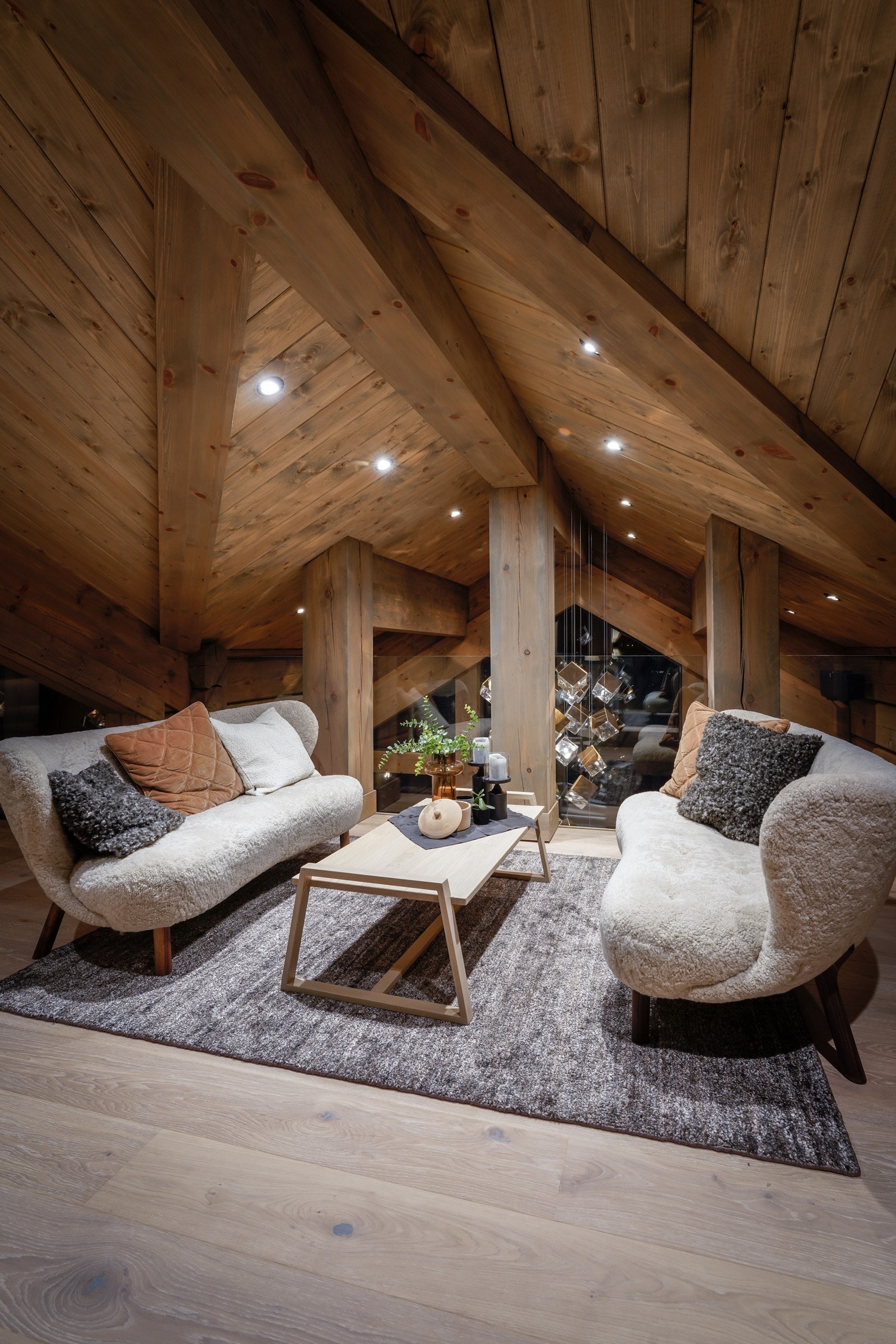 Loftsstuen har i likhet med resten av hytta, en eksklusiv look. Galleribilde