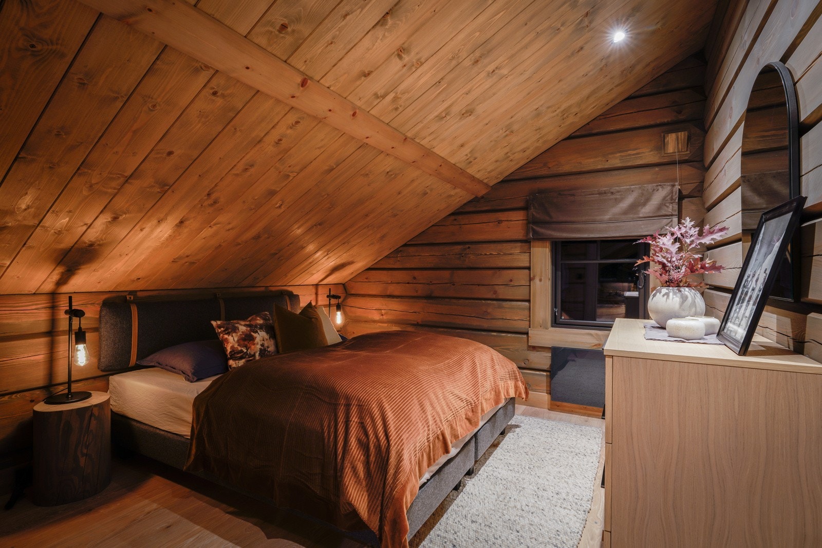 Soverom med plass til dobbeltseng. Galleribilde