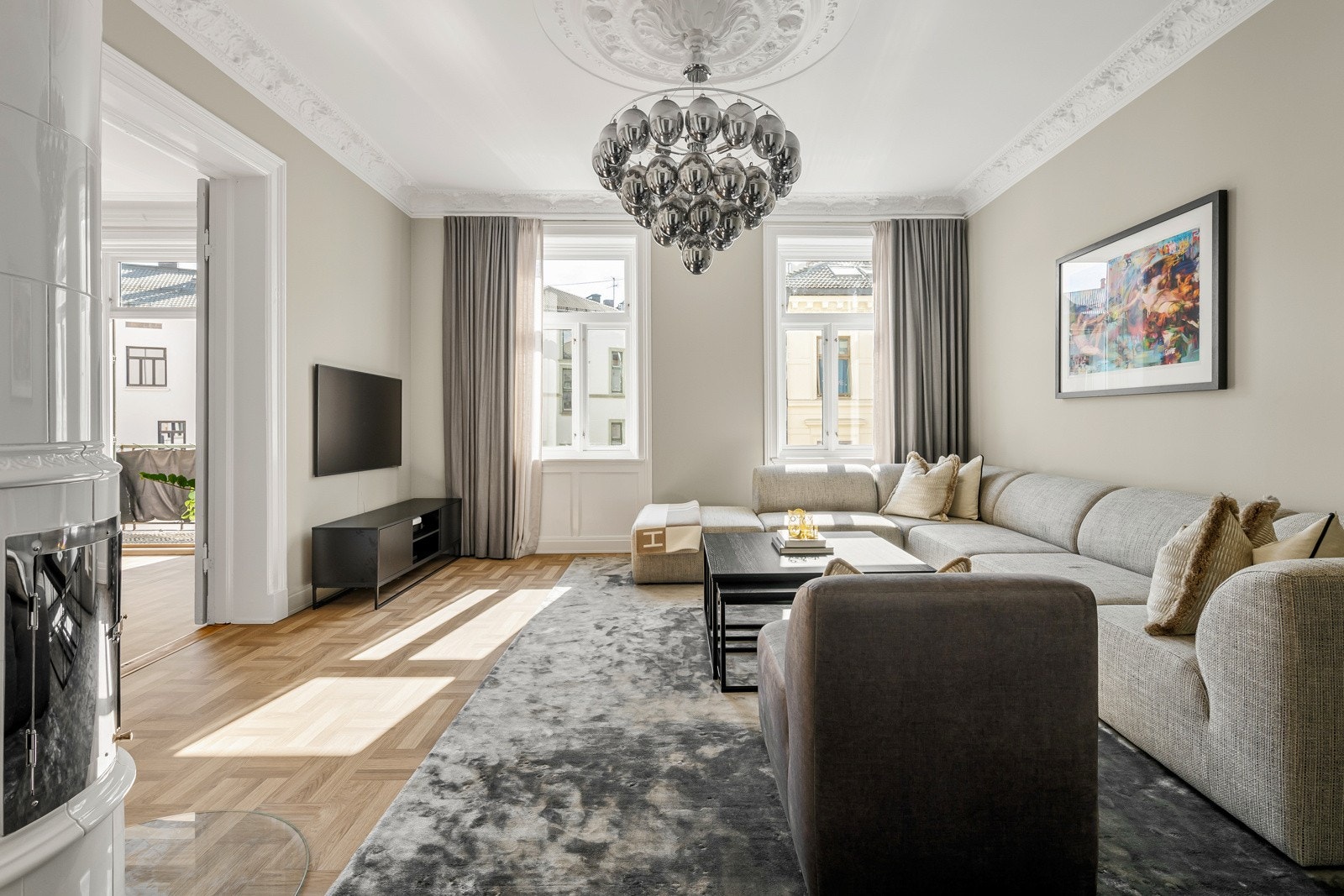 Leiligheten holder en meget høy standard etter omfattende oppussing i 2022. Galleribilde