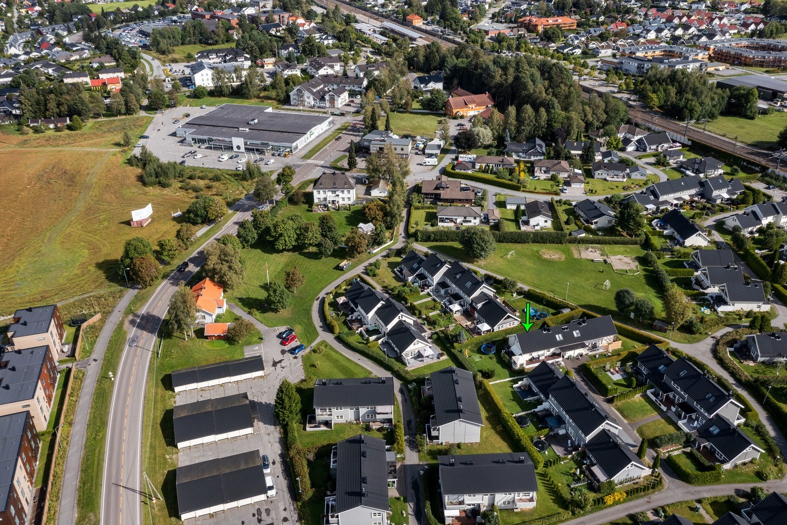 Dronebilde over nærområdet på sommerstid. Galleribilde