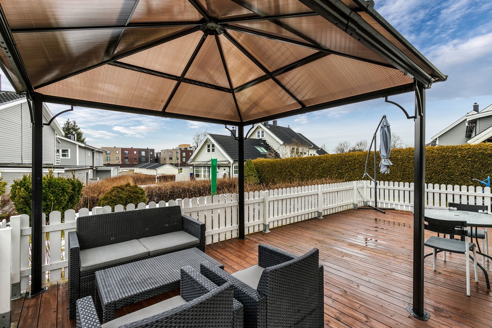 På den store vestvende terrassen kan man nyte late dager og sene kvelder i skjermede omgivelser. Galleribilde