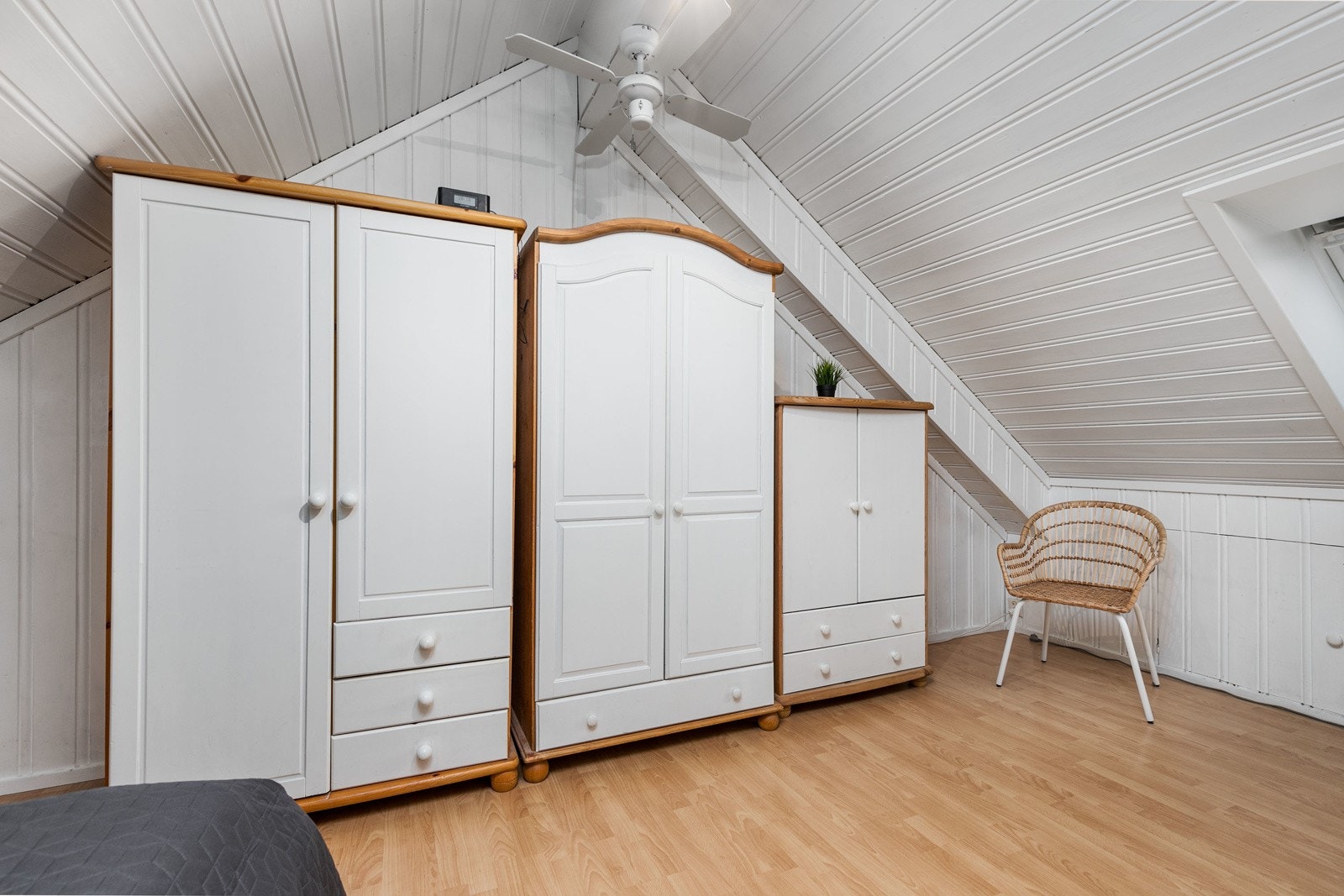 Selger påkostet i 2021 et ProKlima aircondition system som gjør rommet behagelig svalt på sommerstid. Godt med garderobeskap. Galleribilde