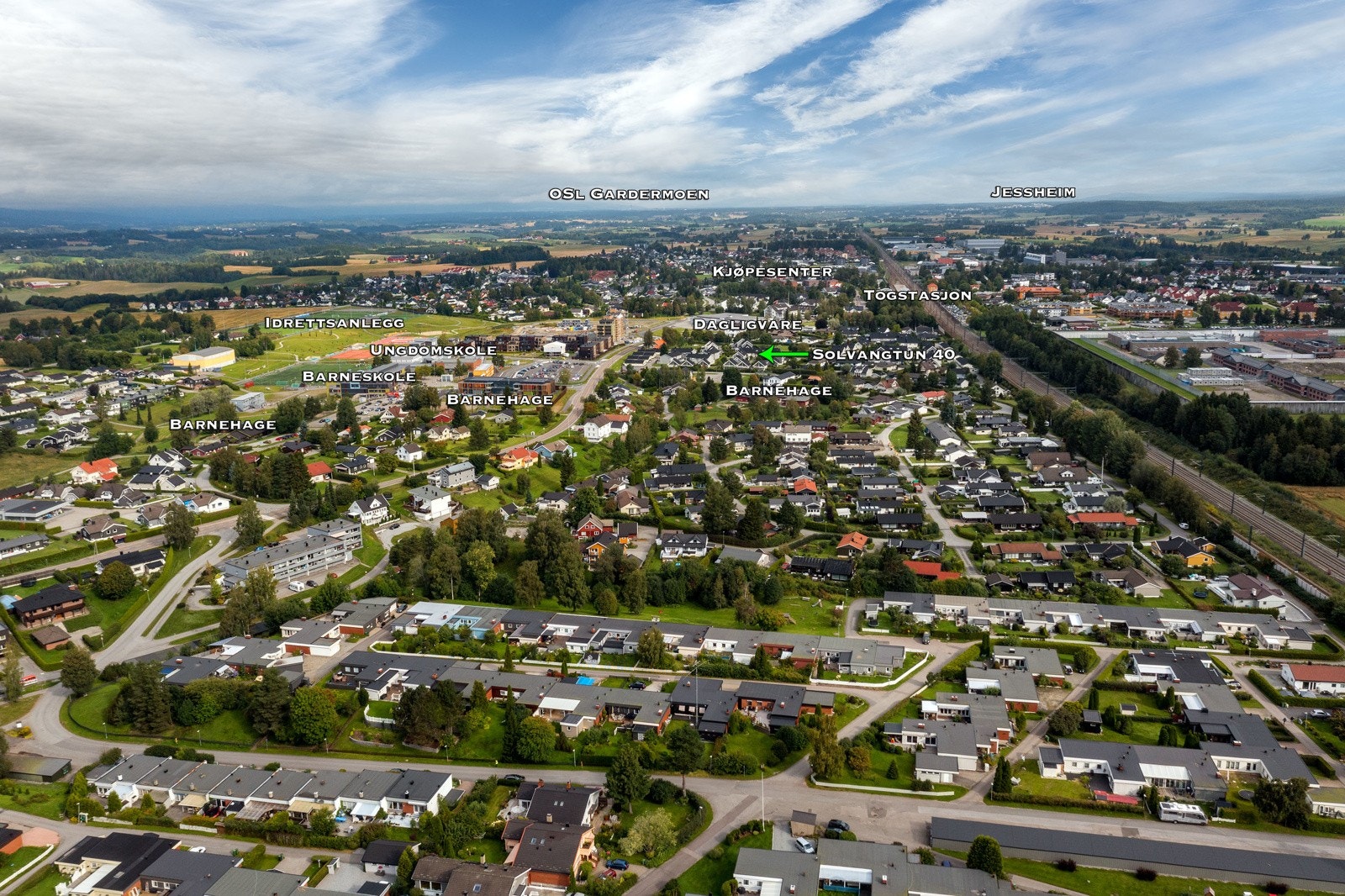 Dronebilde over nærområdet på sommerstid. Galleribilde