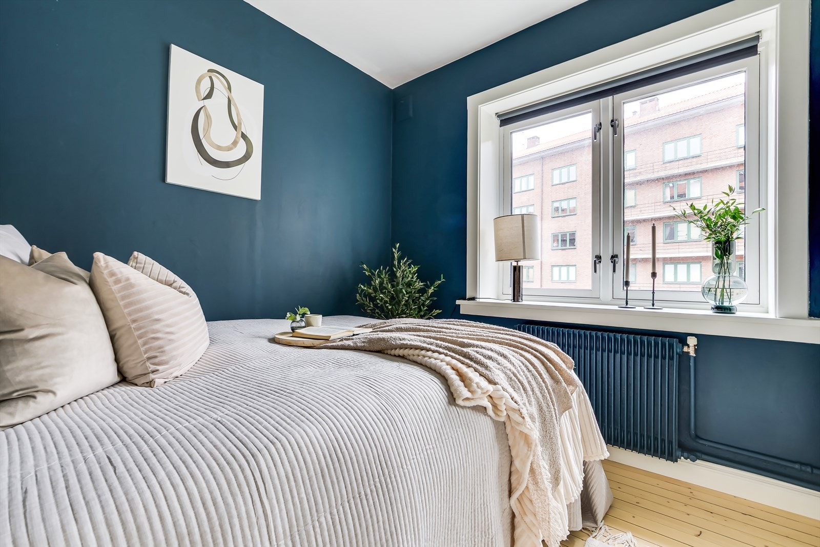 En lys og gjennomgående 2-roms med praktisk planløsning Galleribilde