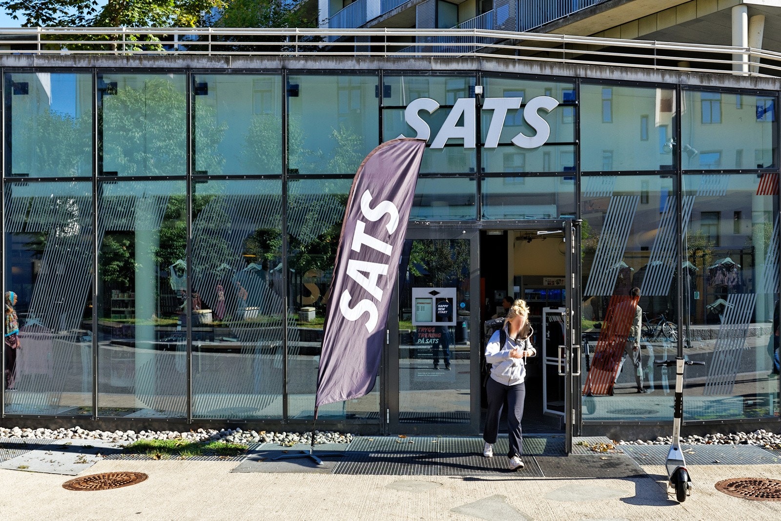 Flere treningssentre i nærheten som SATS Elixia Schous Plass, Ringnes Park, EVO, Gym Ila, Fitnessxpress, samt Avancia på Vulkan. Det finnes også flere fotball- og basketballbaner i området. Galleribilde