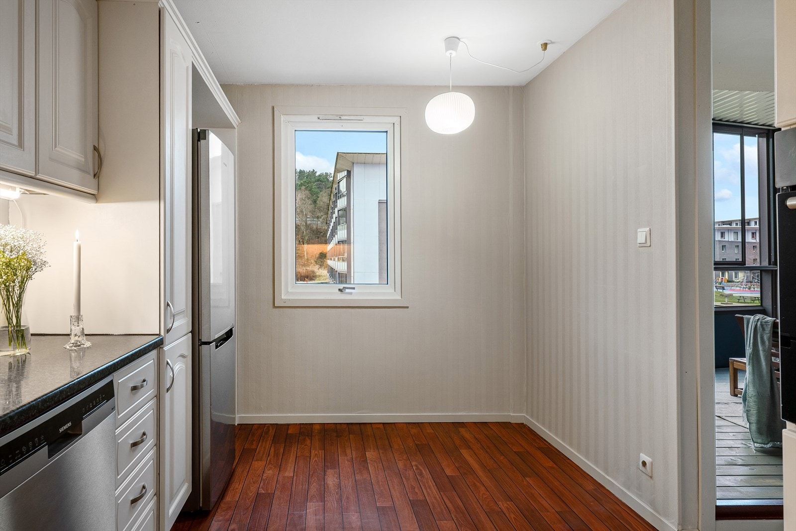 - Her har man også plass til et koselig frokostbord om ønskelig - Galleribilde