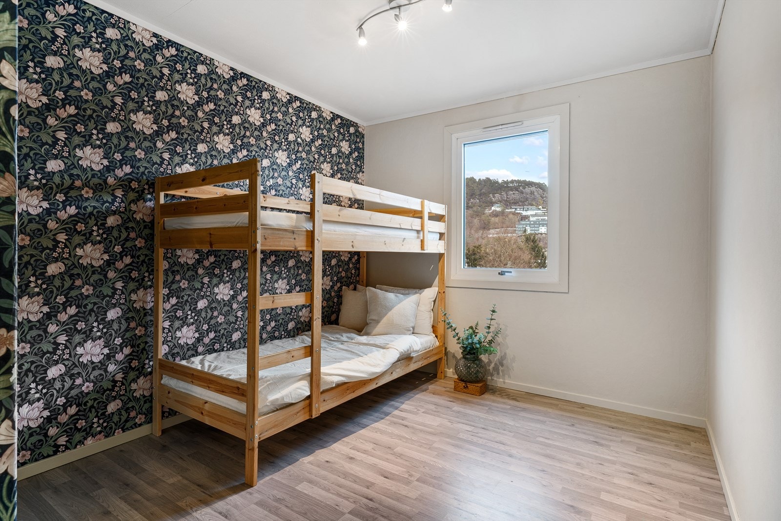 - Soverom 2 måler 10,9m² - Galleribilde