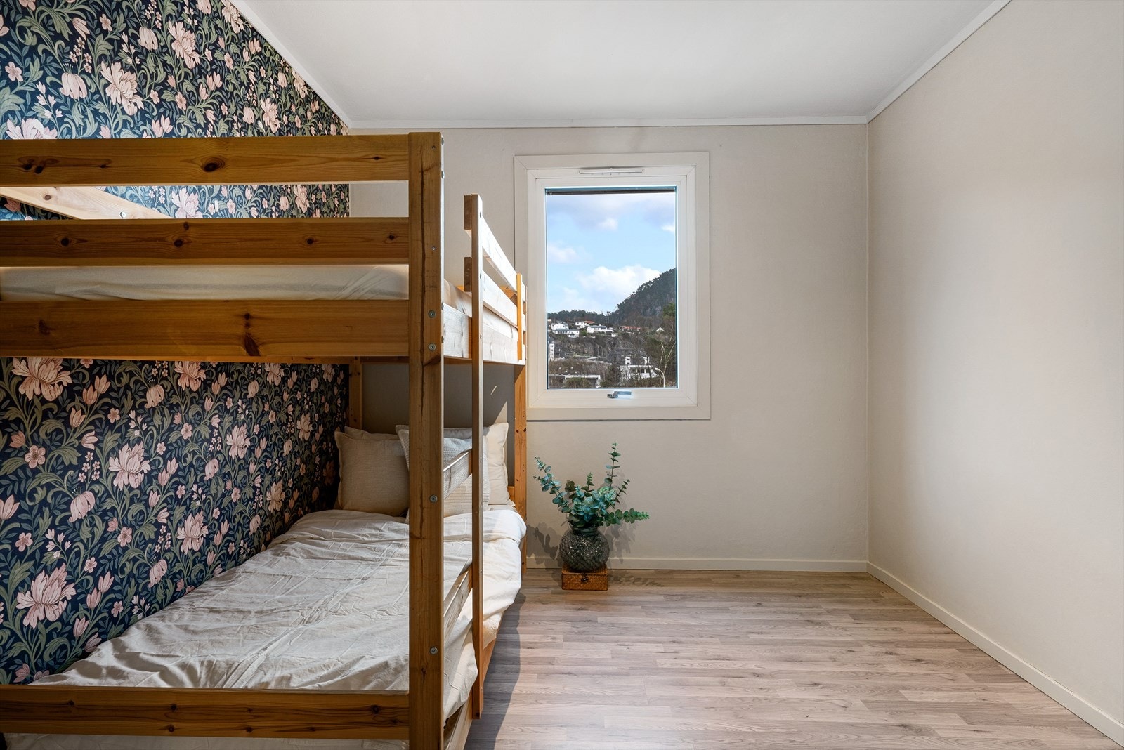 - Rommet passer perfekt som barne- eller gjesterom - Galleribilde