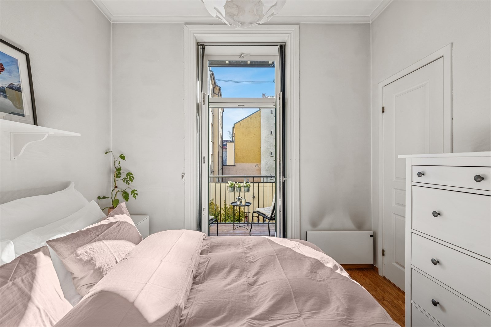 Soverommet vender mot rolig og skjermet bakgård. Galleribilde