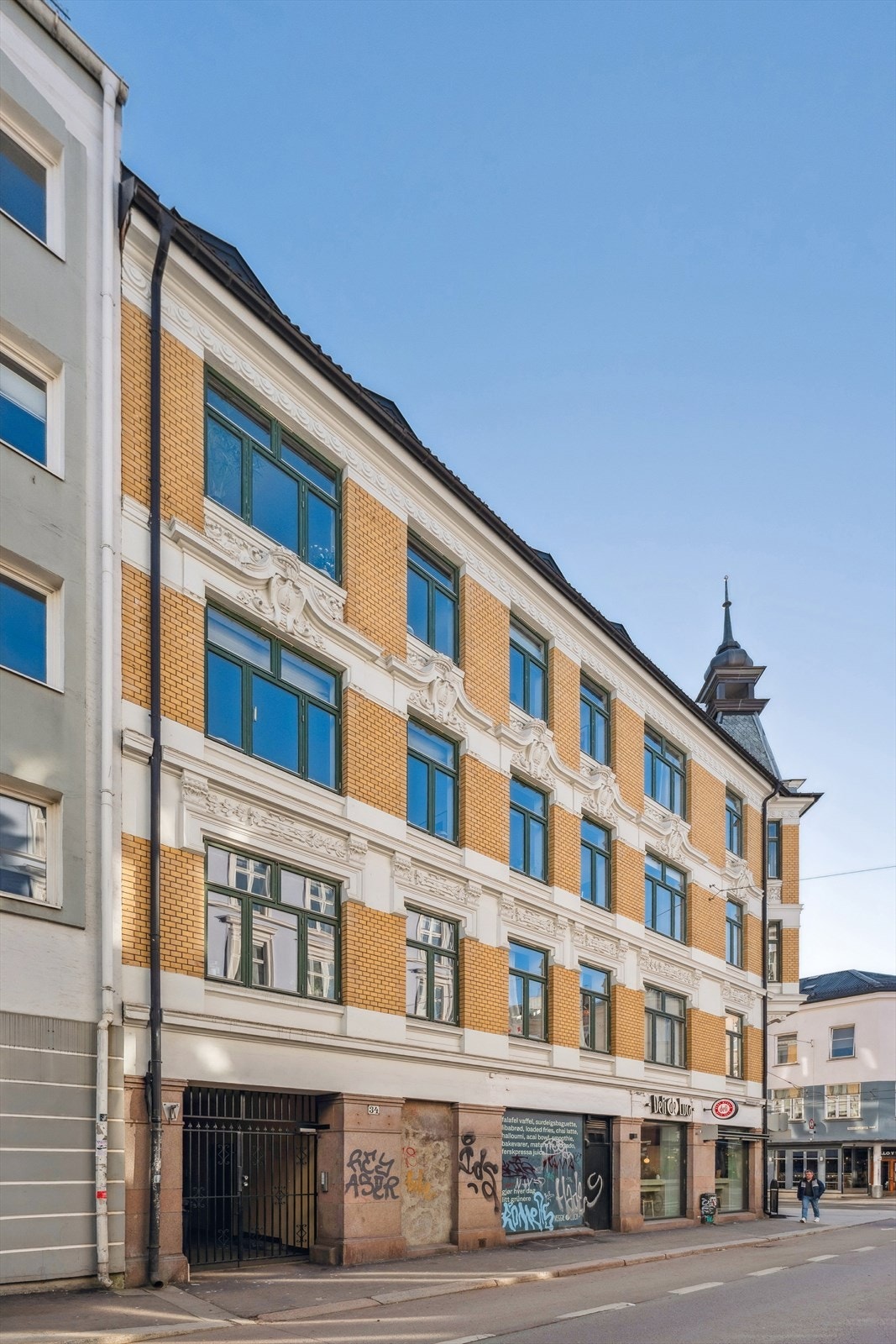 Leiligheten har inngang via Helsegens gate. Galleribilde