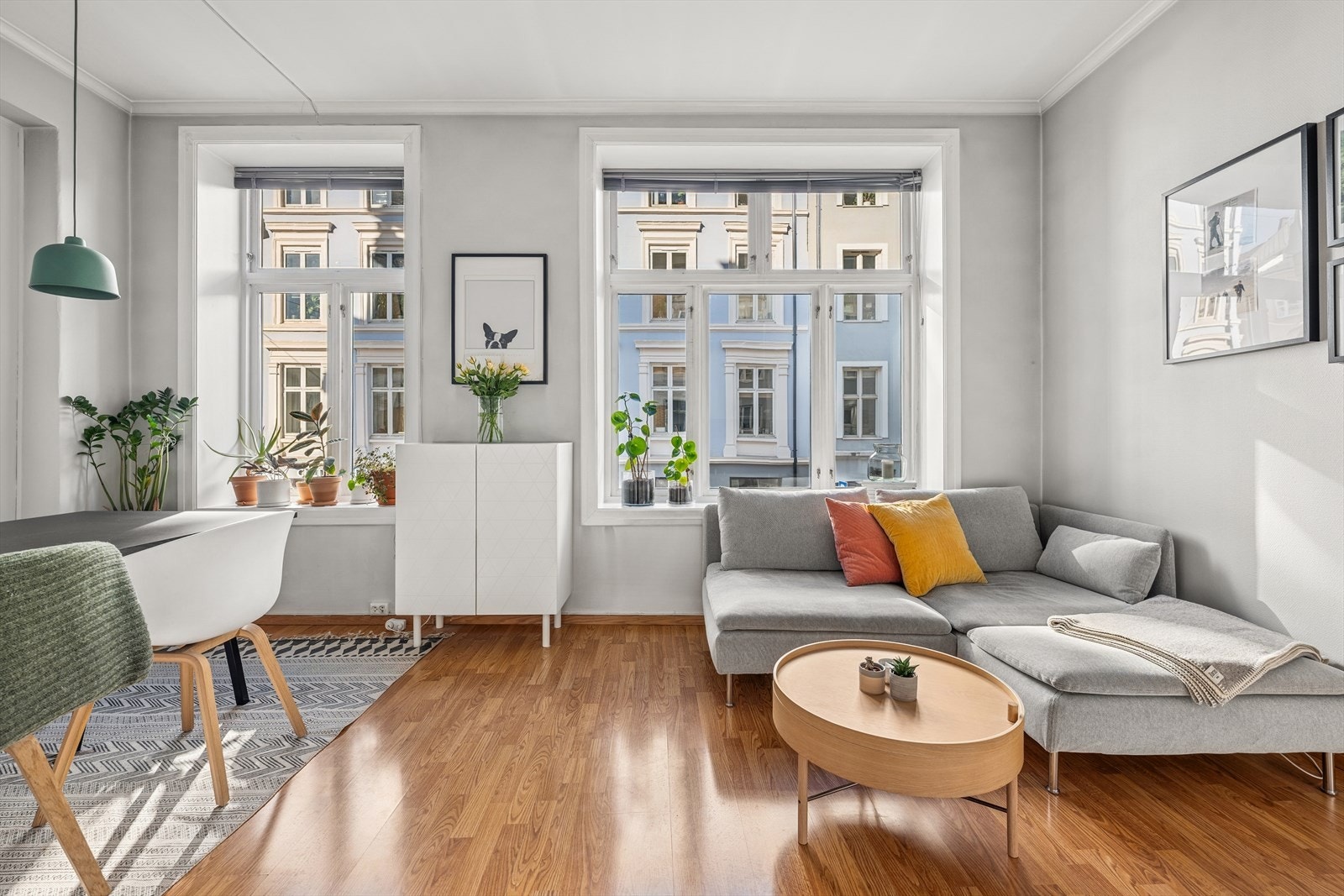 Leiligheten ligger i byggets andre etasje og har en god og luftig planløsning. Galleribilde