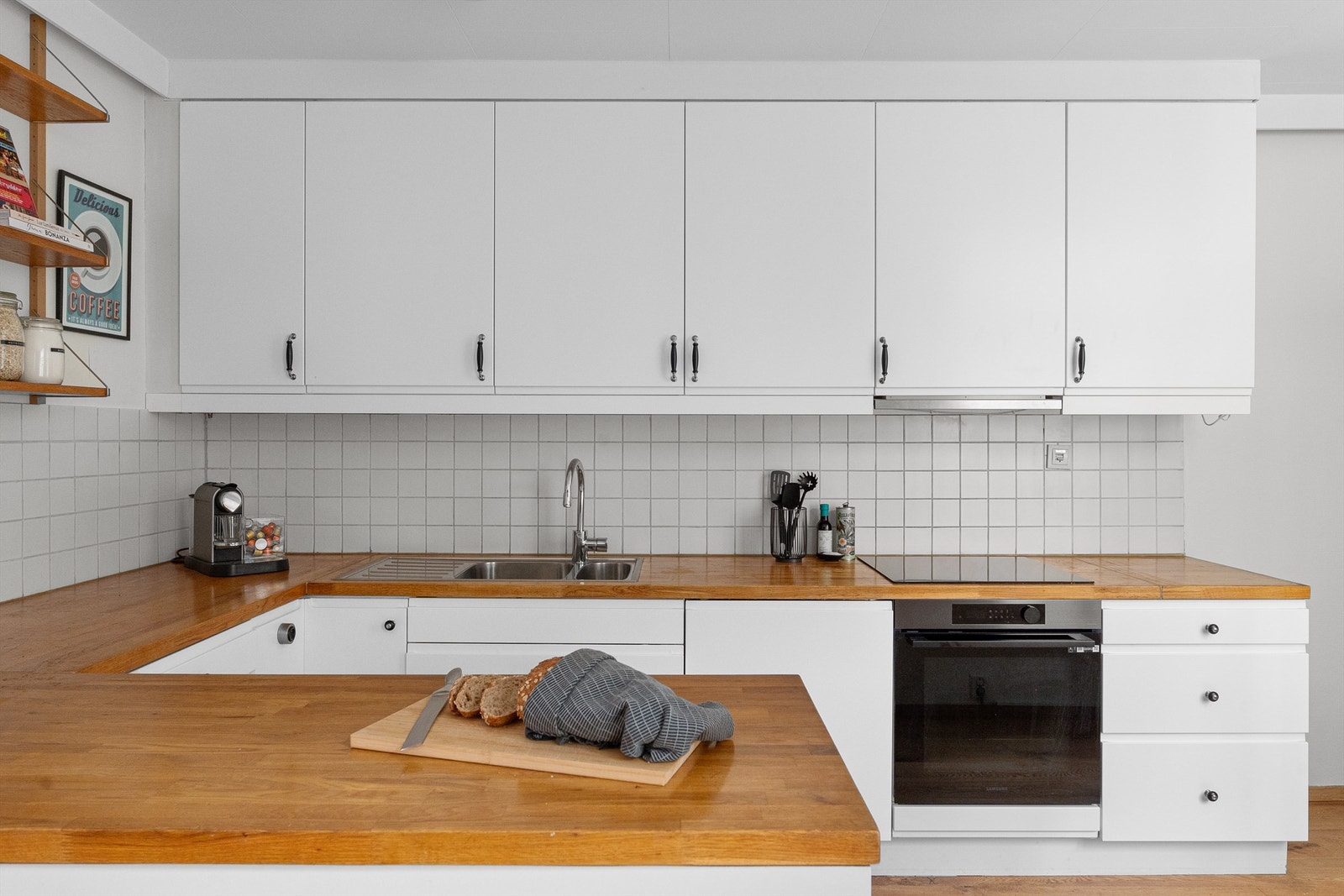 - Meget god oppbevaringsplass i skuffer og skap - Galleribilde