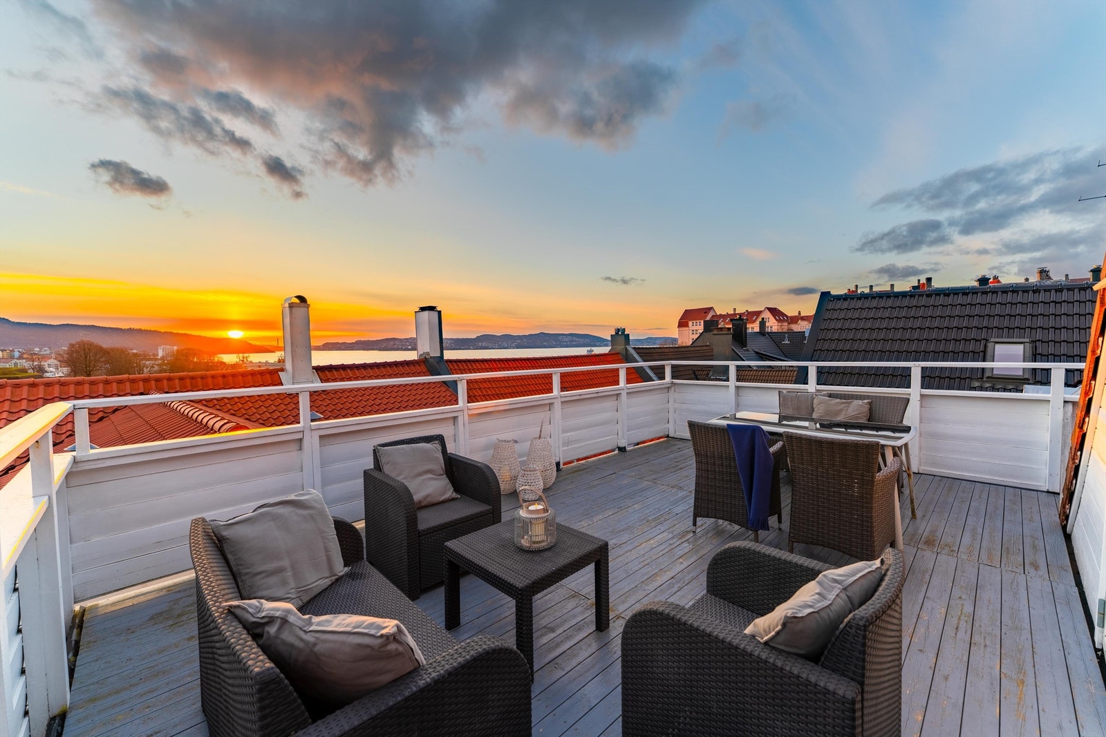 - Selgers eget bilde av solnedgangen som kan nytes fra terrassen - Galleribilde