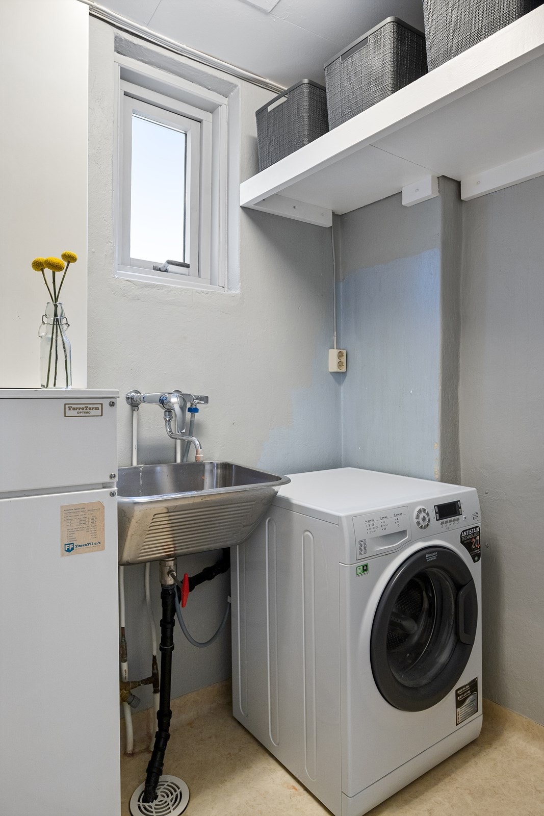 - Like ved kjøkkenet har man tilkomst til leilighetens vaskerom - Galleribilde