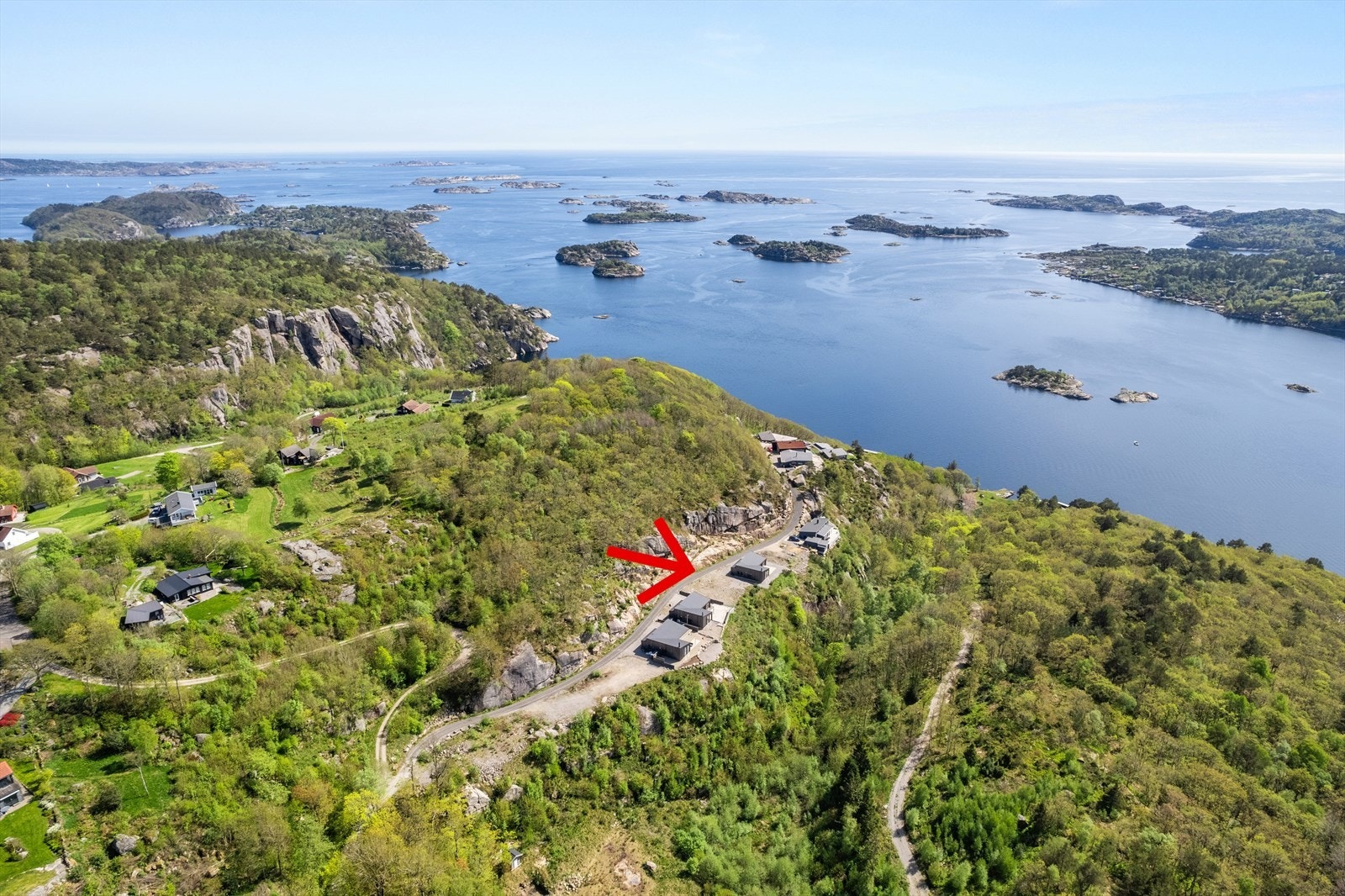 Avstand til sjøen er ca. 300 meter. Galleribilde