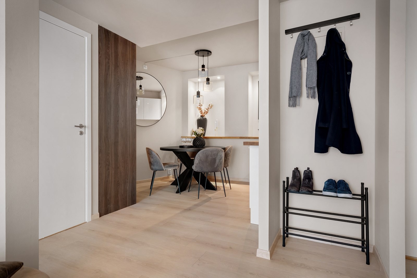 - Gangen har mulighet til oppbevaring av yttertøy - Galleribilde