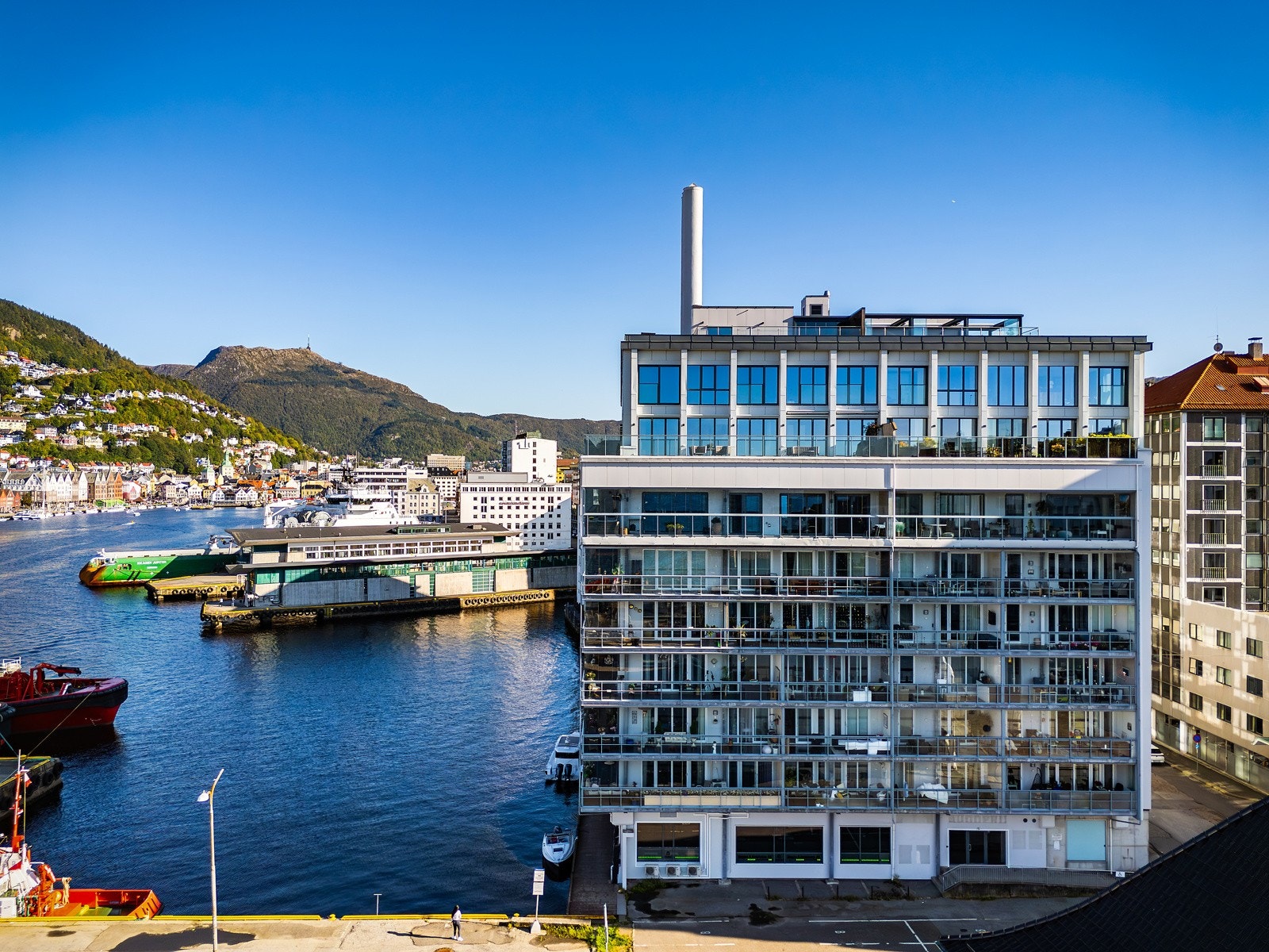 Boligen har heisadkomst fra garasje til leilighetsplan Galleribilde