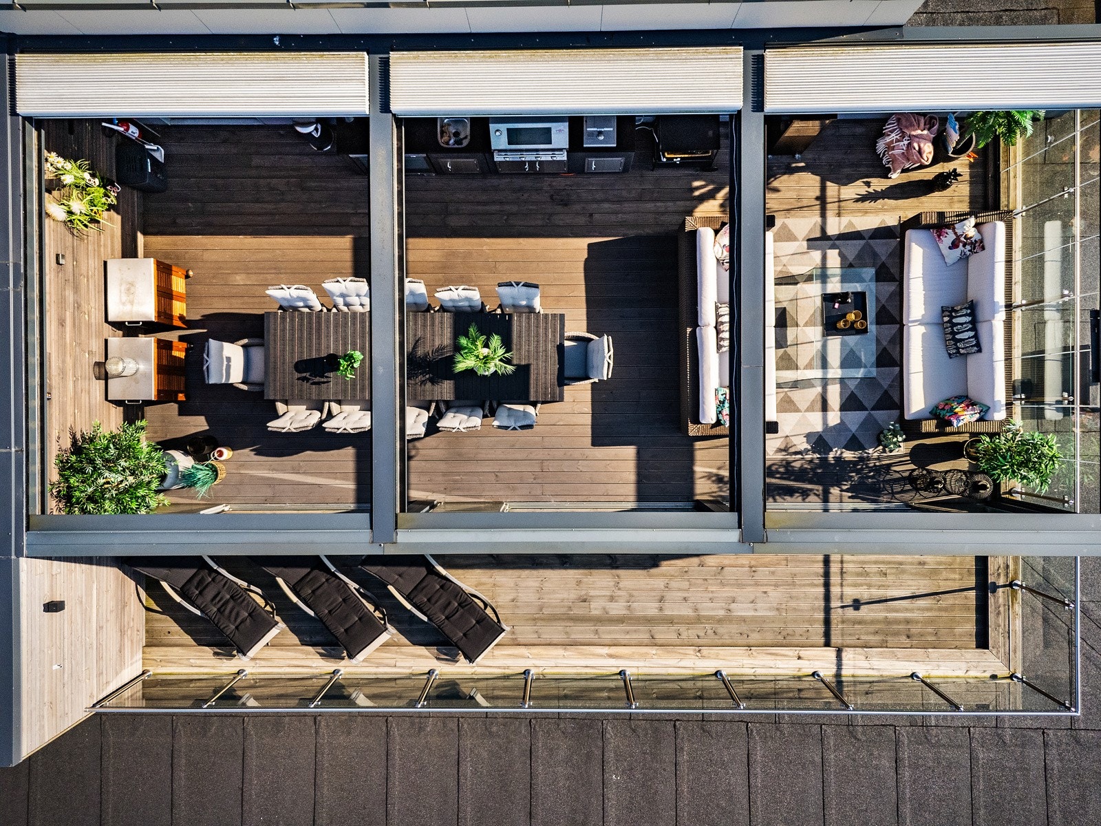 Takterrassen har utekjøkken med gass, vann og avløp Galleribilde