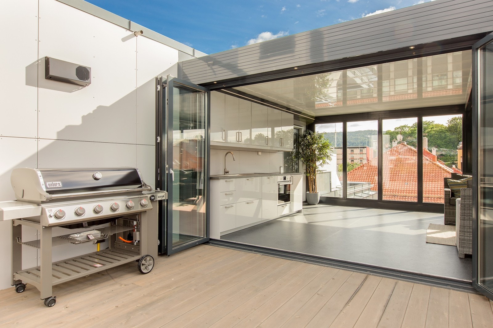 Her finner du felles takterrasse, lounge med kjøkken og toaletter på ca. 340 kvm. Galleribilde