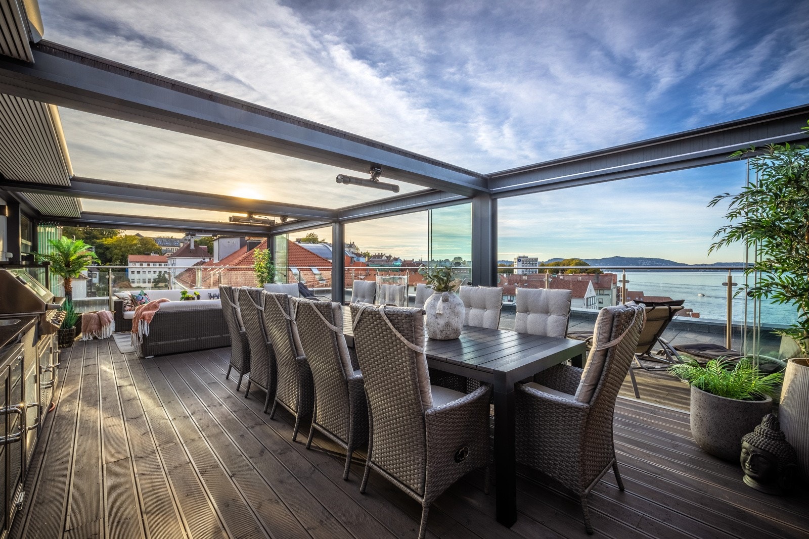 Terrassen er helt usjenert med panoramautsikt og sol fra tidlig morgen til solnedgang Galleribilde