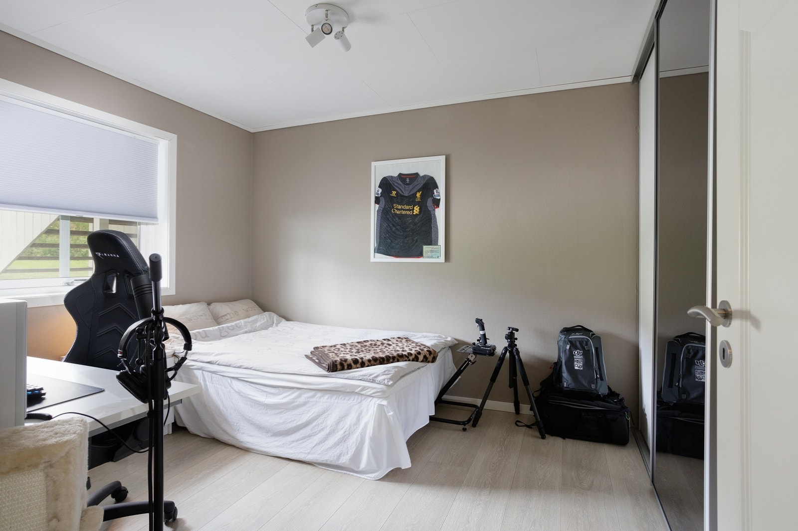 Soverom 2 har også skyvedørsgarderobe Galleribilde