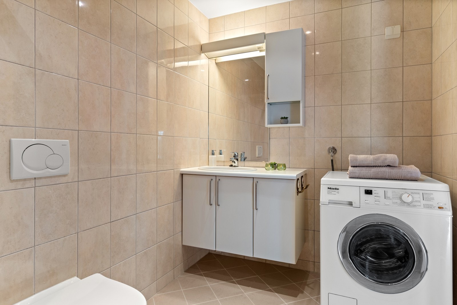 Flislagt pent bad/wc Galleribilde