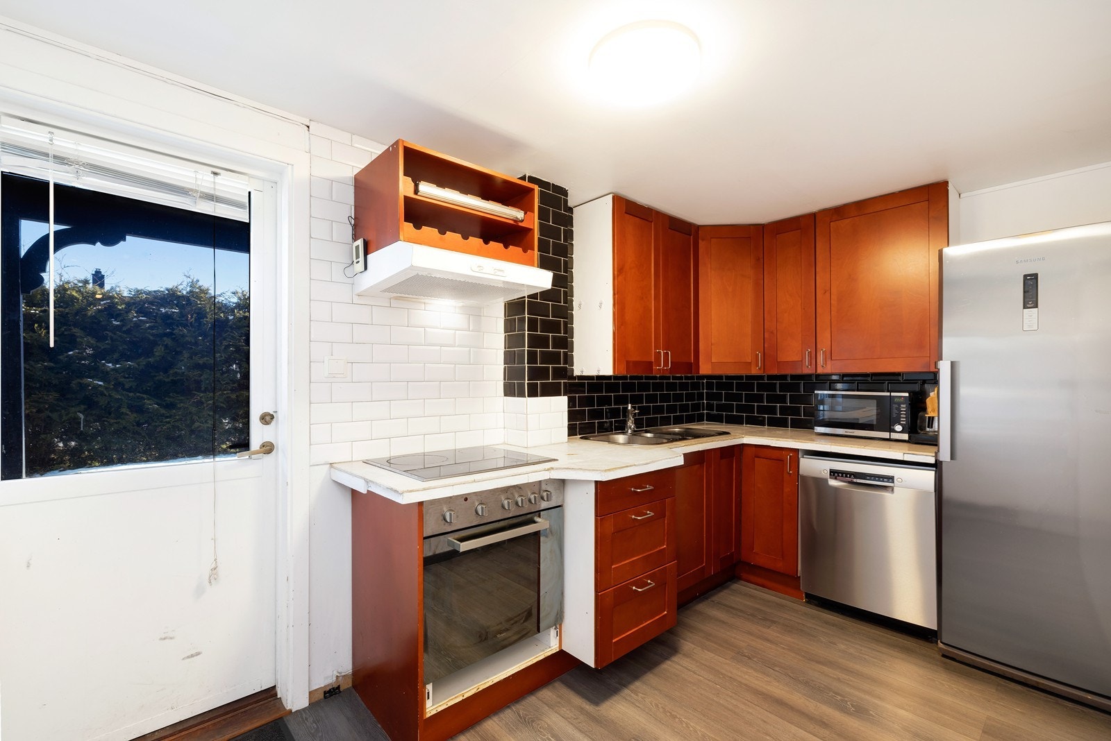 Bod innredet som kjøkken i underetasje. Galleribilde