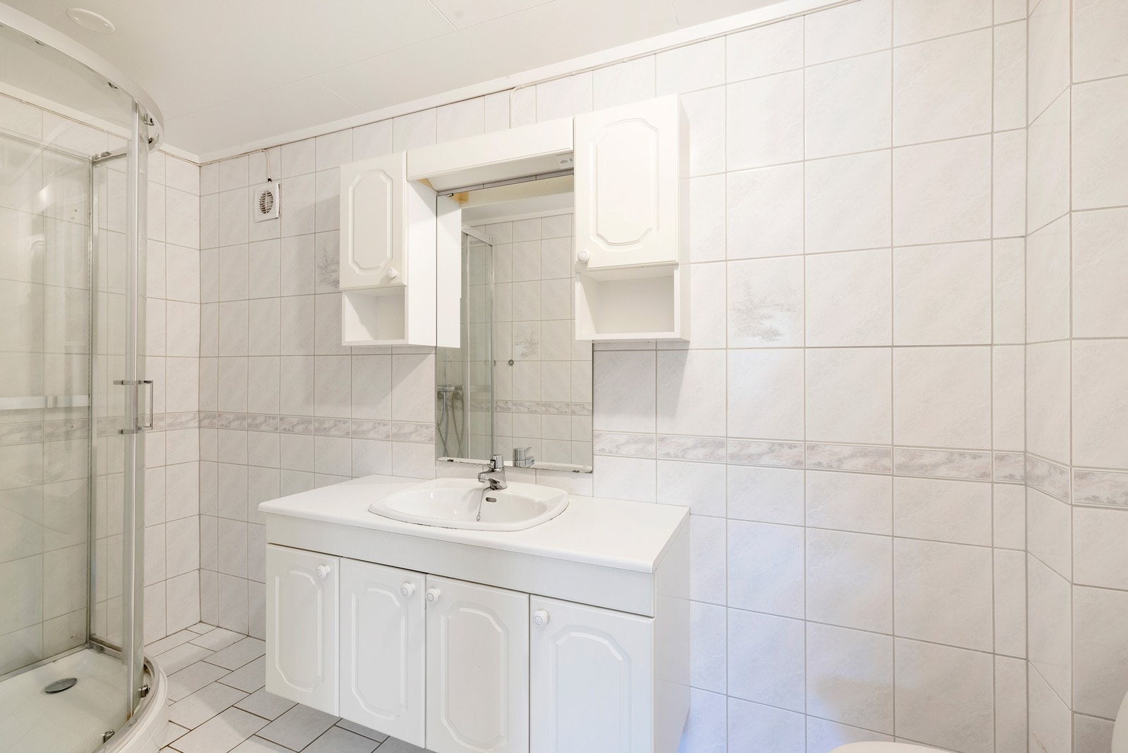 Bad under etasje. Galleribilde