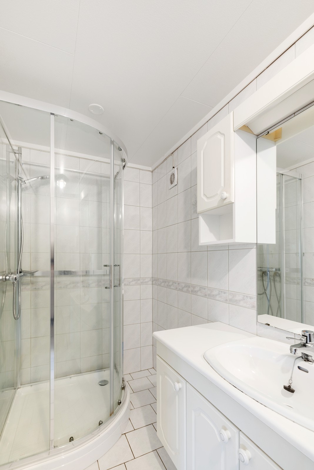 Dusjkabinett i badet i underetasje. Galleribilde