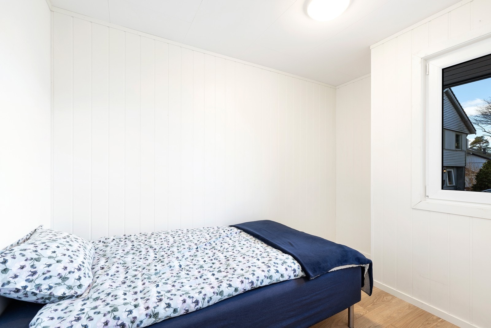 Garderoberom innredet som soverom. Galleribilde