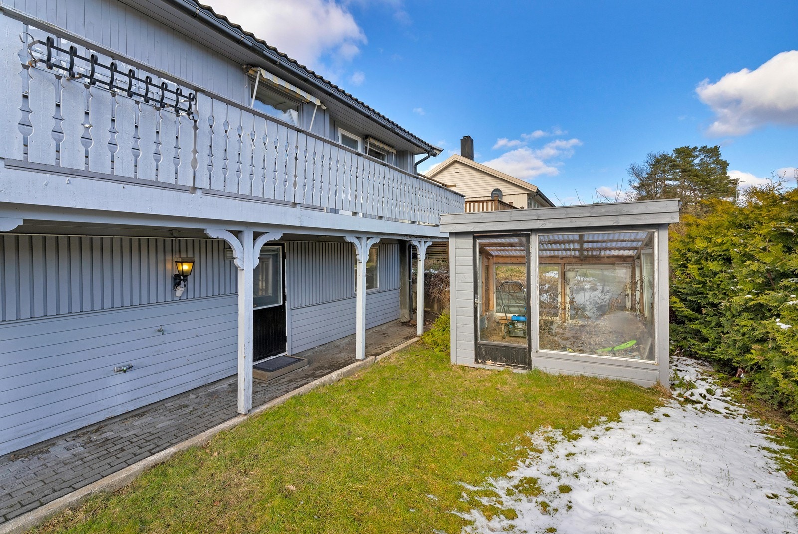 Adkomst til underetasjen fra hagen Galleribilde